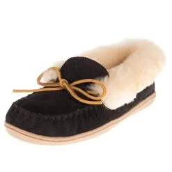 Minnetonka Ladies Alpine Sheepskin Black Moccasin